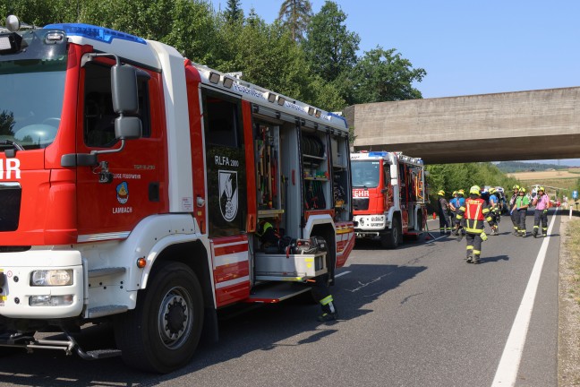 Personenrettung nach schwerem Crash auf Wiener Stra�e in Edt bei Lambach