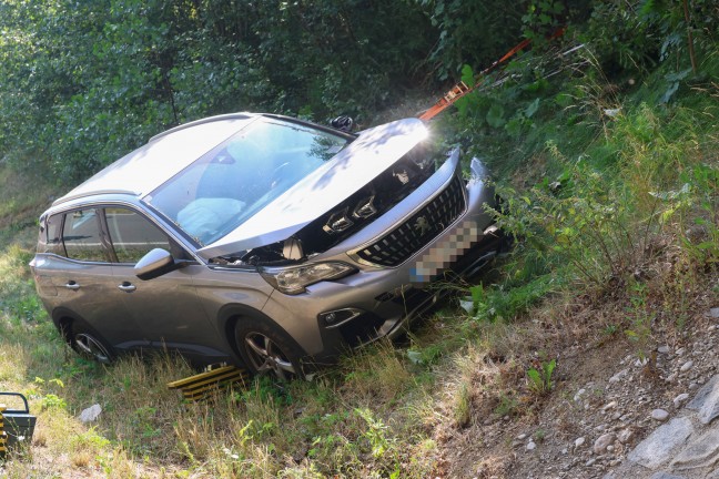 Personenrettung nach schwerem Crash auf Wiener Stra�e in Edt bei Lambach