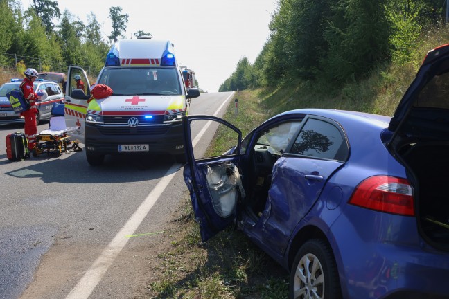 Personenrettung nach schwerem Crash auf Wiener Stra�e in Edt bei Lambach