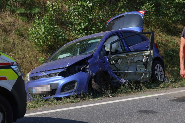 Personenrettung nach schwerem Crash auf Wiener Stra�e in Edt bei Lambach