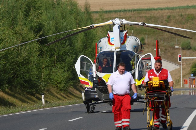 Personenrettung nach schwerem Crash auf Wiener Stra�e in Edt bei Lambach