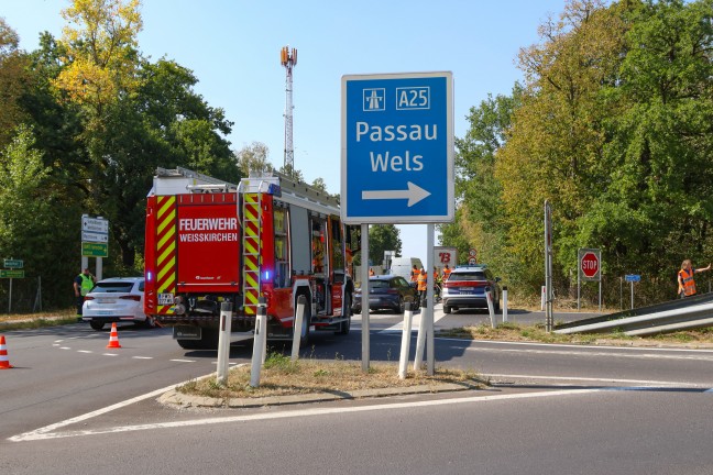 Crash zweier PKW im Bereich der Autobahnanschlusstelle bei Wei�kirchen an der Traun