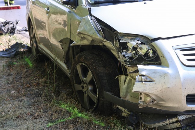 Crash zweier PKW im Bereich der Autobahnanschlusstelle bei Wei�kirchen an der Traun