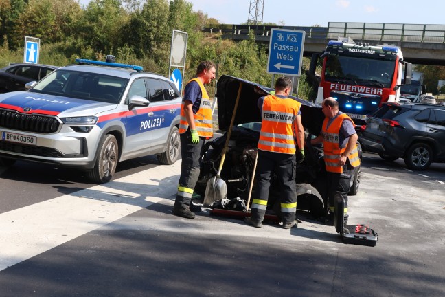 Crash zweier PKW im Bereich der Autobahnanschlusstelle bei Wei�kirchen an der Traun