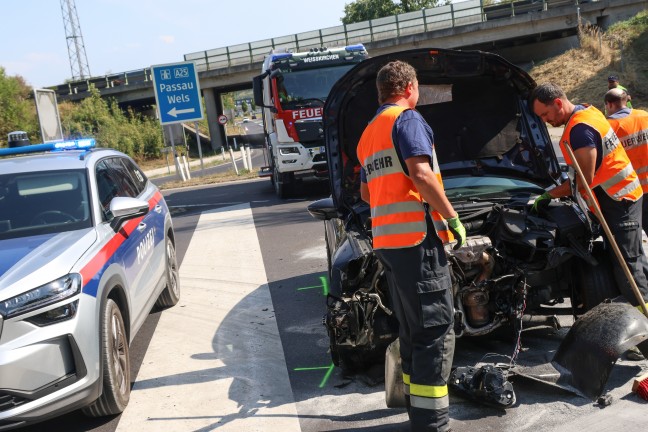 Crash zweier PKW im Bereich der Autobahnanschlusstelle bei Wei�kirchen an der Traun