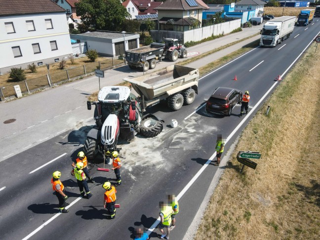 Schwierige Bergung eines Traktors nach Crash mit PKW auf Wiener Stra�e bei Marchtrenk