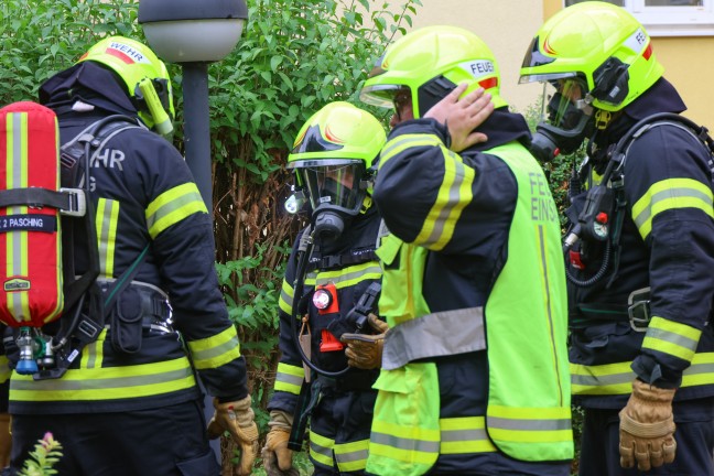 "Rettung in letzter Minute": Mann von Feuerwehr aus v�llig verqualmter Wohnung in Pasching gerettet