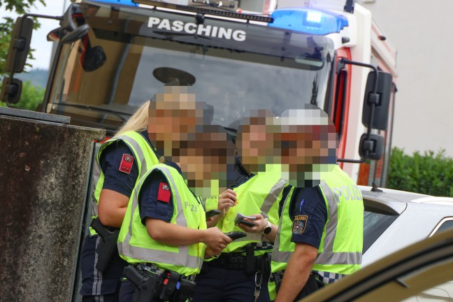 "Rettung in letzter Minute": Mann von Feuerwehr aus v�llig verqualmter Wohnung in Pasching gerettet