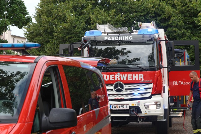 "Rettung in letzter Minute": Mann von Feuerwehr aus v�llig verqualmter Wohnung in Pasching gerettet