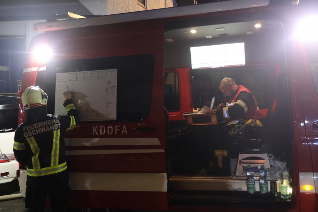 Brand eines Einfamilienhauses in Gschwandt sorgte f�r gr��eren n�chtlichen Einsatz