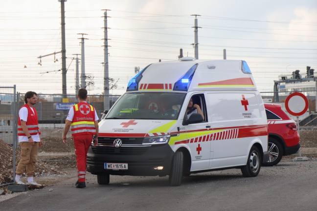 Brand eines Begleitwaggons der Rollenden Landstra�e in Wels-Neustadt f�hrte zu gr��erem Einsatz