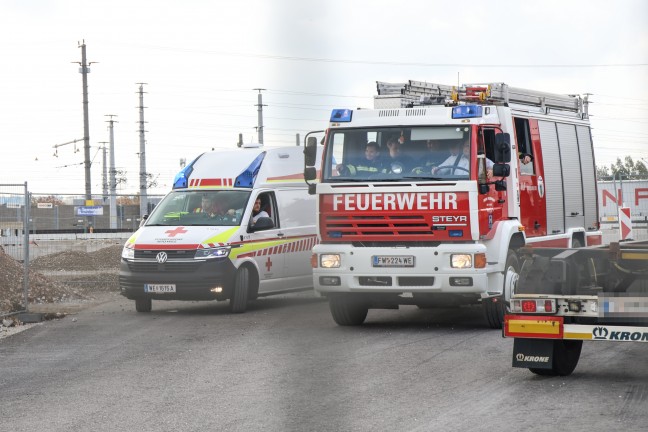 Brand eines Begleitwaggons der Rollenden Landstra�e in Wels-Neustadt f�hrte zu gr��erem Einsatz