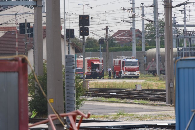 Brand eines Begleitwaggons der Rollenden Landstra�e in Wels-Neustadt f�hrte zu gr��erem Einsatz