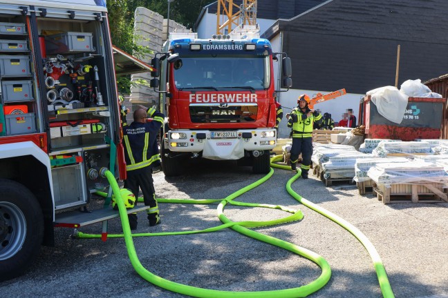 Drei Feuerwehren bei Zimmerbrand in einer Wohnanlage in Wilhering im Einsatz