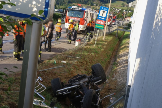 Dreisitzer-Trike �berschlagen: Schwerer Verkehrsunfall in Micheldorf in Ober�sterreich