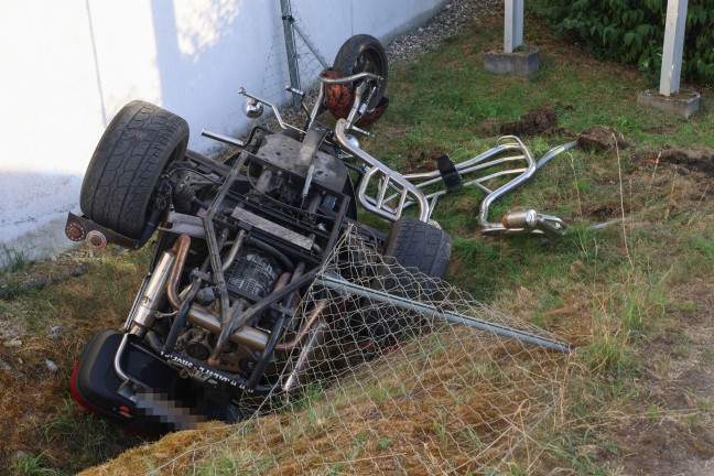 Dreisitzer-Trike �berschlagen: Schwerer Verkehrsunfall in Micheldorf in Ober�sterreich