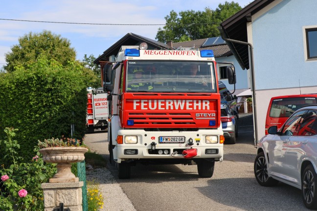 Carport eingest�rzt: Mann in Aistersheim im Kopfbereich schwer eingeklemmt und schwer verletzt