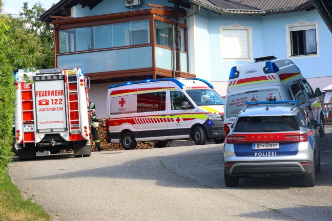 Carport eingest�rzt: Mann in Aistersheim im Kopfbereich schwer eingeklemmt und schwer verletzt