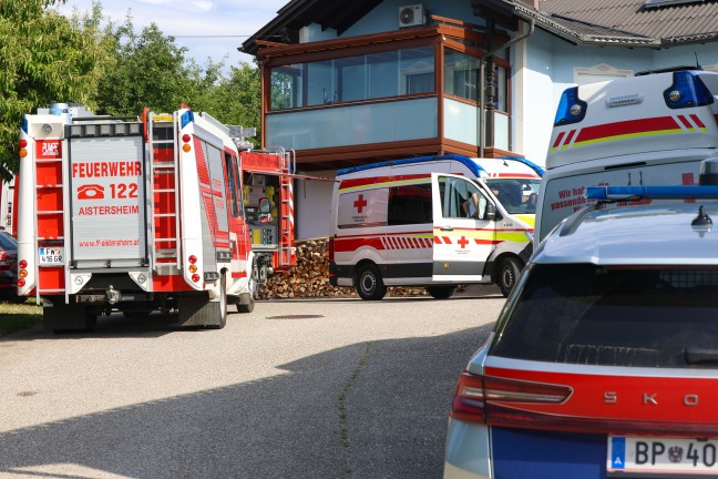 Carport eingest�rzt: Mann in Aistersheim im Kopfbereich schwer eingeklemmt und schwer verletzt