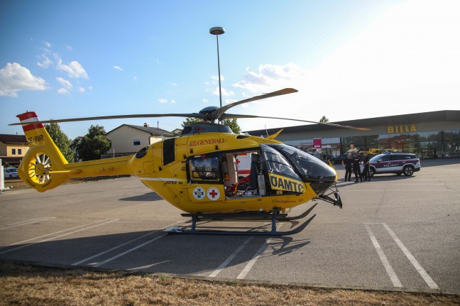 Notarzthubschrauber nach internem Notfall in Marchtrenk im Einsatz