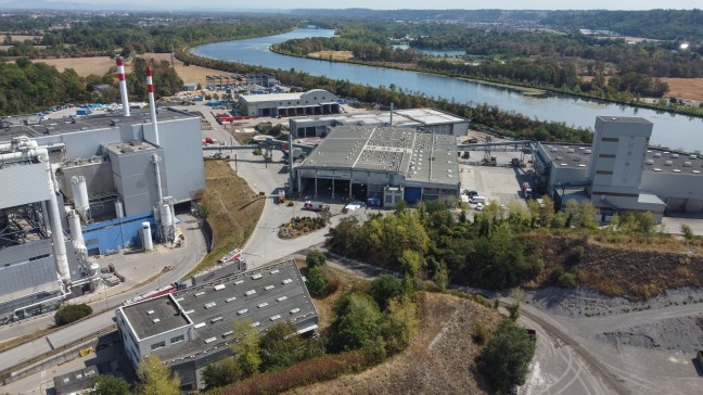 Brandeinsatz bei Abfallverwertungsunternehmen in Wels-Schafwiesen