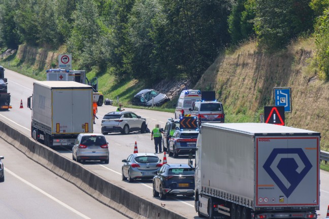Vier Verletzte bei schwerem Verkehrsunfall auf Innkreisautobahn bei Haag am Hausruck