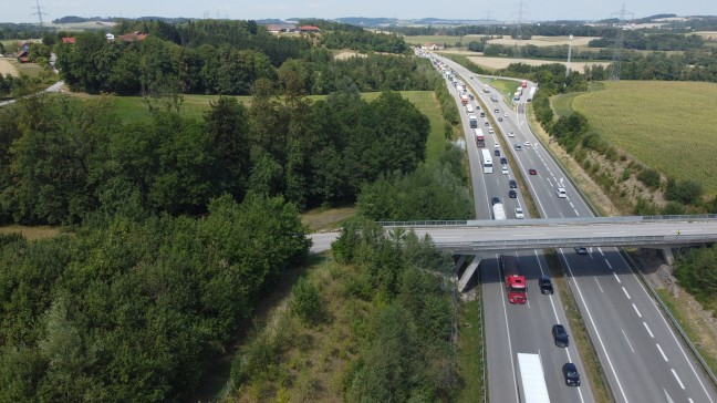 Vier Verletzte bei schwerem Verkehrsunfall auf Innkreisautobahn bei Haag am Hausruck