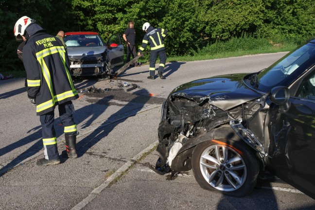 Von Sonne geblendet: Einsatzkr�fte zu Verkehrsunfall im Ortszentrum von Pichl bei Wels gerufen