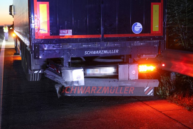 Sieben Verletzte: Kleinbus auf Westautobahn bei Sattledt in Heck eines LKW-Sattelzuges gekracht