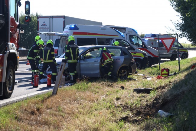 Vier Verletzte bei schwerem Verkehrsunfall auf Innkreisautobahn bei Krenglbach