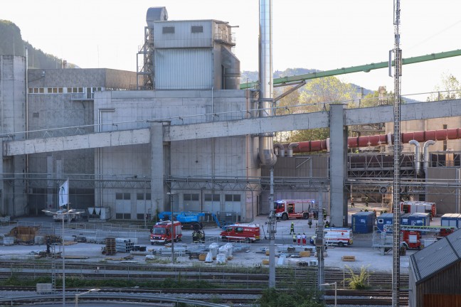 Sieben Feuerwehren bei Brand bei einer Produktionsanlage eines Unternehmens in Pinsdorf im Einsatz