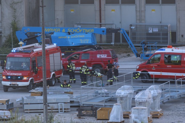 Sieben Feuerwehren bei Brand bei einer Produktionsanlage eines Unternehmens in Pinsdorf im Einsatz