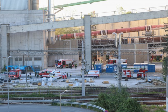 Sieben Feuerwehren bei Brand bei einer Produktionsanlage eines Unternehmens in Pinsdorf im Einsatz