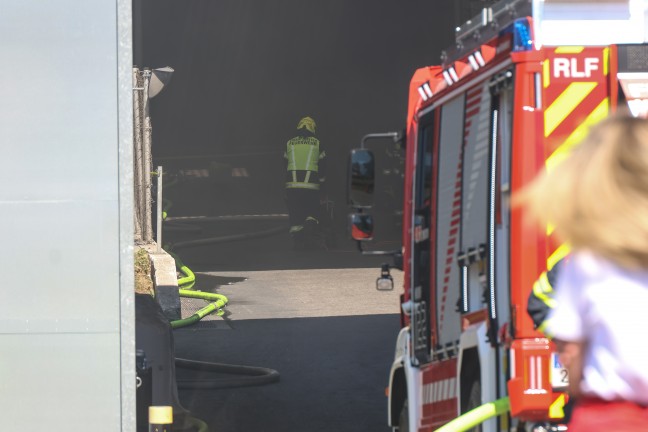 Gr��erer Einsatz nach Trafobrand bei Industriebetrieb in Kirchdorf an der Krems