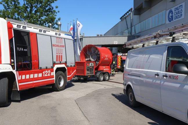 Gr��erer Einsatz nach Trafobrand bei Industriebetrieb in Kirchdorf an der Krems
