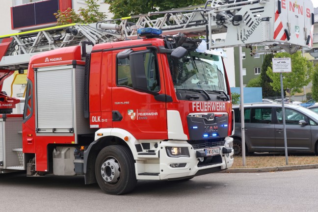Brand auf einem Balkon eines Mehrparteienwohnhauses in Enns