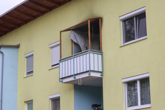 Brand auf einem Balkon eines Mehrparteienwohnhauses in Enns