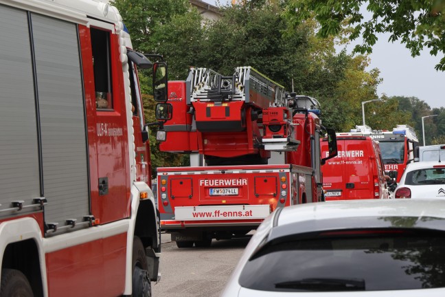 Brand auf einem Balkon eines Mehrparteienwohnhauses in Enns