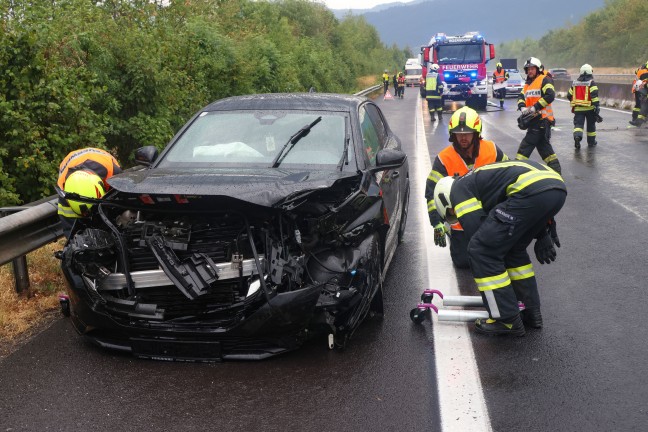 Aquaplaning: Auto auf Pyhrnautobahn bei Inzersdorf im Kremstal verunfallt