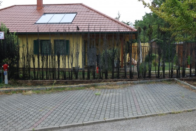 Vermeintlicher Brand eines Autobusses beziehungsweise Geb�udes in Sattledt war Heckenbrand