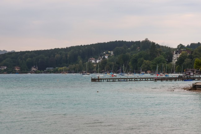 Personenrettung: Taucheinsatz wegen vermeintlich ertrinkender Person in Seewalchen am Attersee