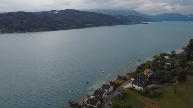 Personenrettung: Taucheinsatz wegen vermeintlich ertrinkender Person in Seewalchen am Attersee