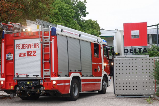 Brandgeruch durch defektes Vorschaltger�t einer Leuchte in einem Geb�ude in Wels-Pernau
