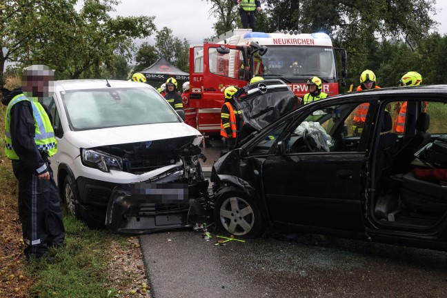Schwerer Frontalcrash: Menschenrettung nach Kollision zweier Fahrzeuge bei Bachmanning