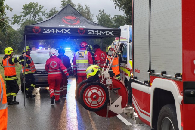 Schwerer Frontalcrash: Menschenrettung nach Kollision zweier Fahrzeuge bei Bachmanning