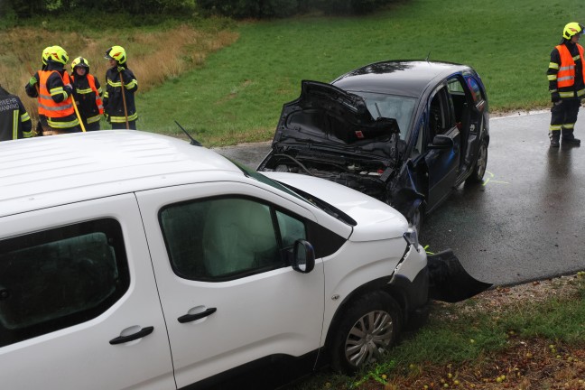 Schwerer Frontalcrash: Menschenrettung nach Kollision zweier Fahrzeuge bei Bachmanning