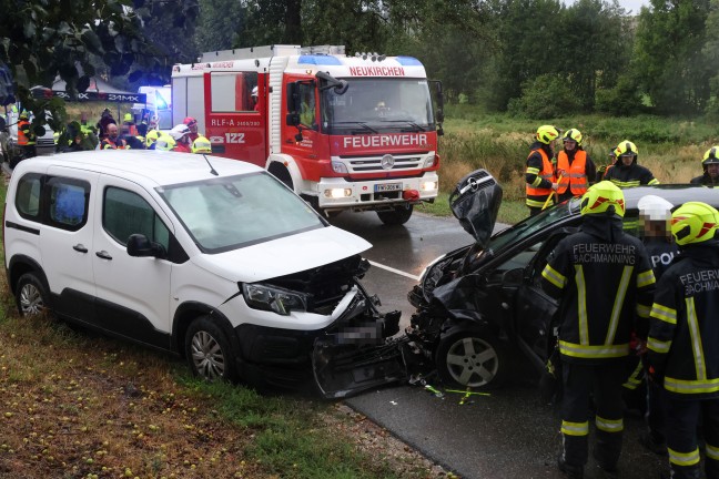Schwerer Frontalcrash: Menschenrettung nach Kollision zweier Fahrzeuge bei Bachmanning