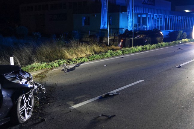 Auto �berschlagen: Rasante Fahrt auf Wiener Stra�e in Wels-Schafwiesen endet mit schwerem Crash