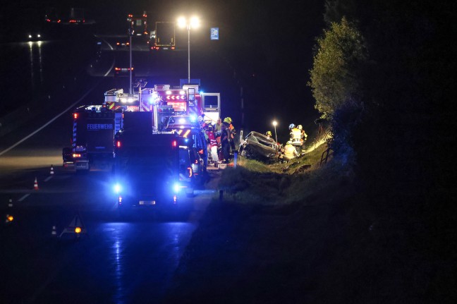Auto �berschlagen: Schwerer Verkehrsunfall auf Innkreisautobahn bei Pram