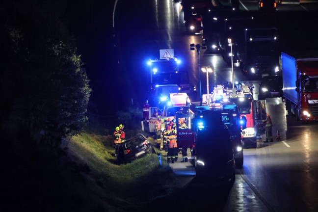 Auto �berschlagen: Schwerer Verkehrsunfall auf Innkreisautobahn bei Pram